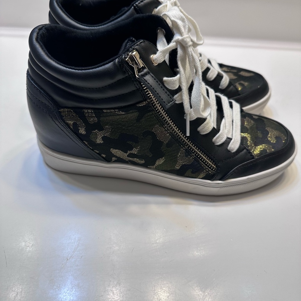 Nine West Camo Metallic High-Top Sneakers – Size 9